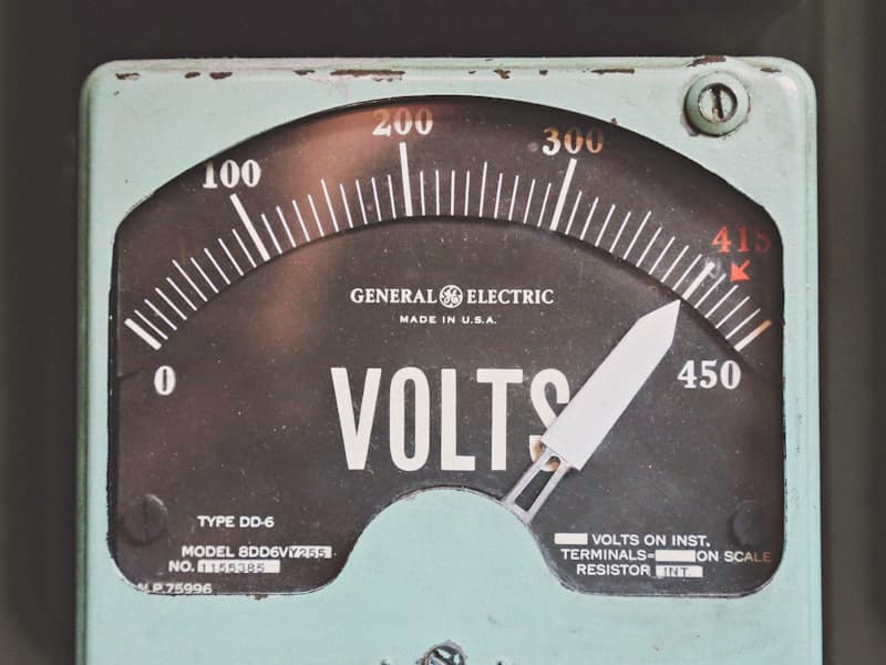 Electrical volt meter measuring energy performance in a commercial building